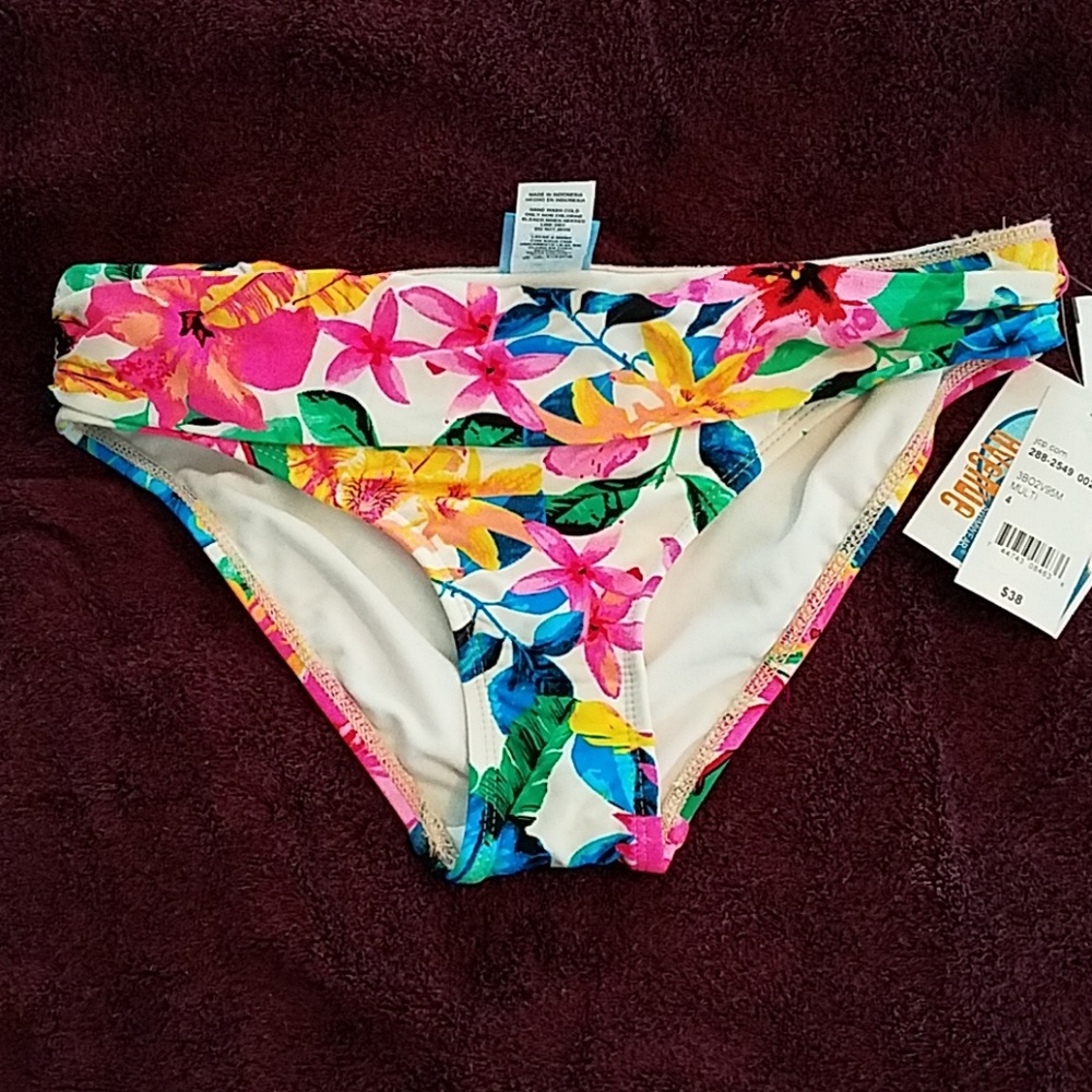 OCEAN AVENUE BIKINI BOTTOM. SIZE 4.